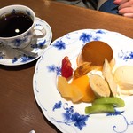 喫茶トリコロール - プリンアラモードセット(1,285円)