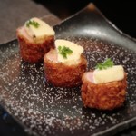 とんかつ マンジェ - エシレバターとんかつ！
      下に広がるのは白トリュフ塩です✨