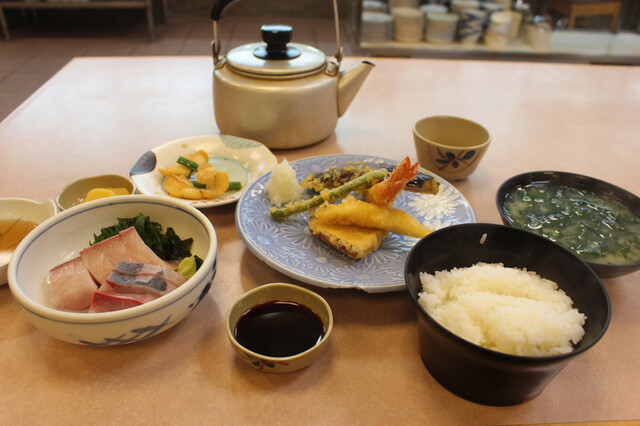 活魚料理 びんび家>