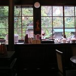 Cafe 手の花 - 窓の景色