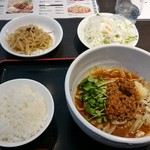 辣醤中華 味くら - 麻辣麺 (小ライス付き) 972円