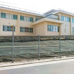 えびくらぶ - お店の外から見た小田急線。