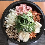 Korean Dining 彩 - キムチ鍋            お写真は4人前