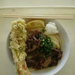 さぬきうどん。たんぽぽ - 肉ぶっかけ(冷･小)とちくわ天