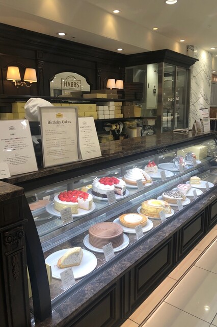 ハーブスさんの巨大なホールケーキ By みうっちょ ハーブス 松坂屋名古屋店 Harbs 矢場町 ケーキ 食べログ ハーブスさんの巨大なホールケーキ By みうっちょ ハーブス 松坂屋名古屋店 Harbs 矢場町 ケーキ 食べログ