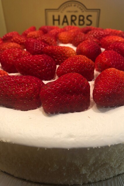ハーブスさんの巨大なホールケーキ By みうっちょ ハーブス 松坂屋名古屋店 Harbs 矢場町 ケーキ 食べログ ハーブスさんの巨大なホールケーキ By みうっちょ ハーブス 松坂屋名古屋店 Harbs 矢場町 ケーキ 食べログ