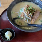 ラーメンとやの - 特選味噌ラーメン（にんにくバター） ¥870