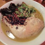 ゲツメン - 濃厚鶏塩ラーメン \800 このビジュアルインパクト！！