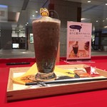 イッピン カフェ - ほうじ茶ラテフロート 2017/10/18