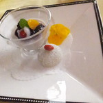 四川料理 桃源郷 - ２０１７温色健美ランチ　２１００円（税込）アサイーとマキベリーを使ったデザート＆ココナッツ団子【２０１７年３月】