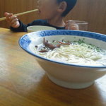 久留米ラーメン丸八 - 息子も満足！