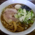 麺屋 一八 - 味玉醤油らーめん(葱×５倍トッピング)