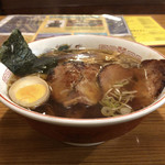 らーめん武蔵 - 武蔵醤油ラーメン(別アングル)♪