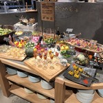 グランイート - ③サラダバーコーナー鮮やか