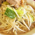 ラーメン二郎 - 野菜（そのまま）