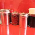 ラーメン二郎 - 卓上調味料