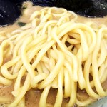 Seiya - 麺は結構太め。