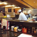 Nigiri Choujirou - カウンターから厨房を見る