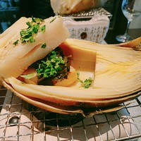 日本料理 TOBIUME - ⑧地産地消～"たけのこの里" 朝堀り筍(福岡県合間産)の炭火焼き、新若布(福岡県門司産)