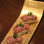 本格馬肉料理 ゆい - 大トロの炙り握り寿司