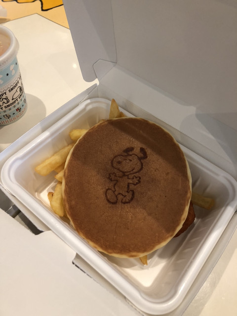 スヌーピー バックロット カフェ Snoopy S Backlot Cafe 桜島 ハンバーガー 食べログ