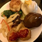 Taipei International Airport VIP Lounge - 台湾でおなじみの茶たまご （茶葉蛋）をはじめ、点心系をいくつか。。。