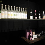 YUMMY SAKE COLLECTIVE - 店内入り口