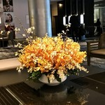 Taipei International Airport VIP Lounge - ロビーのお花に別れを告げて松山空港へ。。。