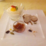 四川料理 桃源郷 - ２０１８温色健美ランチ　２１００円（税込）ヨーグルト入りマンゴー風味のムースと、わらび餅の黒酢入り黒蜜ソース添え【２０１８年２月】