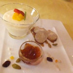 四川料理 桃源郷 - ２０１８温色健美ランチ　２１００円（税込）ヨーグルト入りマンゴー風味のムースと、わらび餅の黒酢入り黒蜜ソース添え【２０１８年２月】