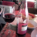 VAMOS kitchen - 今年のボジョレーヌーボーです、ボトルの後ろにあるのがバゲット用のオリーブオイルです