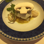 マッシュルーム - ホワイトアスパラガスと帆立貝 ポーチドエッグ添え ラヴィゴットソース