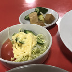 新雅飯店 - サラダも付きます