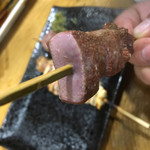 Yakitori Kokekokko - レバーは角がしっかりとたっていて、サクッと。
                        これ以上焼いちゃうとっ…ていうくらい絶妙な焼き加減。