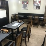 万里 - 店内テーブル席