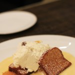 サラマンジェ ド ヨシノ - スイーツは半分にしてもらいました