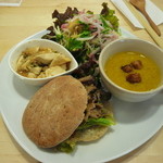 サラダデリ＆フルーツカフェ　KURK - 日替わりランチ