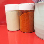 ラーメン二郎 - 卓上調味料