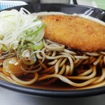 日栄軒 - コロッケそば ホリゾンタルアングル
