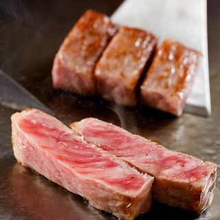 あっさりと上品な味わいが特徴の神戸牛をご堪能下さいませ