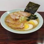 ラーメンショップ クロマル - チャーシュー麺の味つけ玉子トッピング(900円と100円)