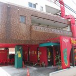 マジックスパイス 東京下北沢店 - 店舗外観（２台分の駐車スペース）