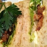 ヒロ コーヒー - グラハムサンドの照り焼きチキン