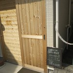 手打ちそば くるみの木 - 駐車場から入れる裏口！