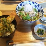 手打ちそば くるみの木 - ランチメニューの冷ぶっかけ(大盛)とミニエビ丼のセット❗