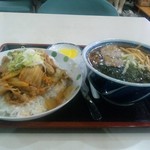 バンバン食堂 - 半ラーメンでもなかなかのボリューム。