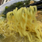 ラーメン 前田家 - このもっちりとした麺が良いっすね