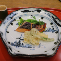 京都和久傳 - 刈安　4320円 2019年3月　鱒焼と天ぷら