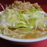 ラーメン二郎 - ネギが100円するだけあって大量節。その上にドッチャリと脂！