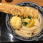 難波千日前 釜たけうどん - 冷たいちく玉うどん815円です